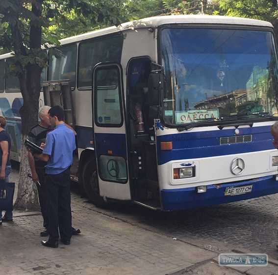 Разбойники в масках напали на автобус Днепр – Одесса (фото)