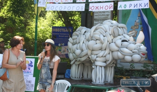 Одесский зоопарк поддержал носорогов Южной Африки (фото)