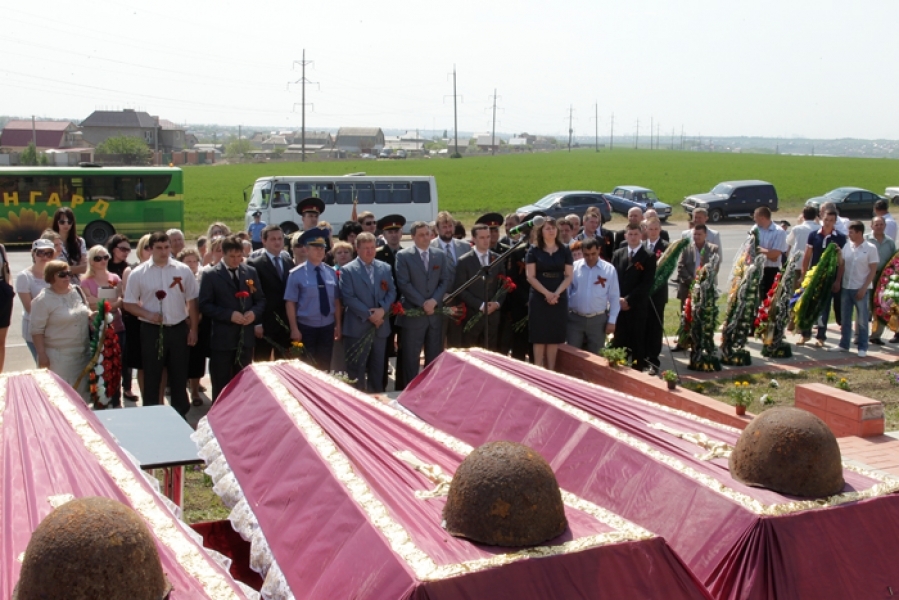 Бойцы, защищавшие Одессу и погибшие на поле боя, торжественно перезахоронены в братской могиле