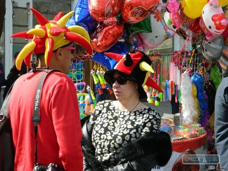 Одесситы и гости города празднуют юбилейную Юморину (фото)