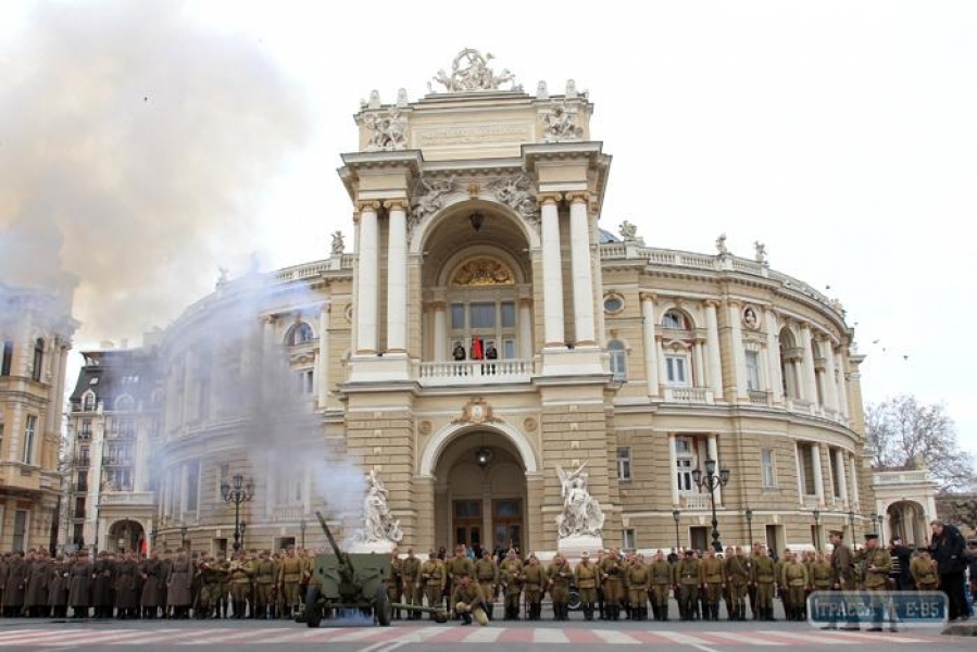 Красноармейцы прошлись маршем по центру Одессы (фото)