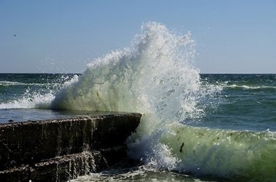 Одесские спасатели ищут в море пропавшего рыбака