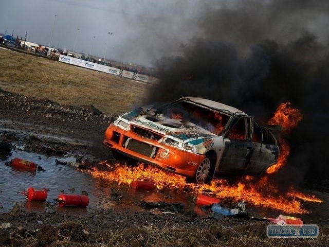 Автомобиль сгорел во время чемпионата Украины по мини-ралли в Одесской области