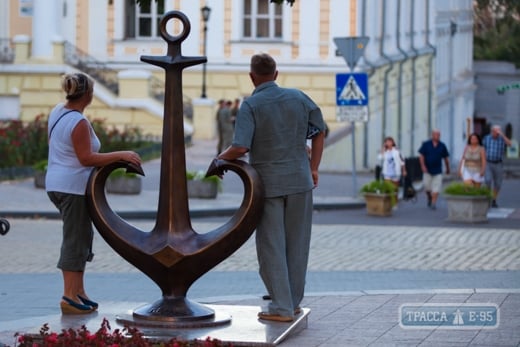 Туристический символ Одессы «Якорь-сердце» восстановлен в центре города (фото)