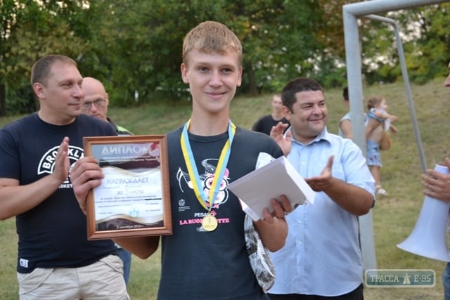 Чемпионат по метанию мобильных телефонов прошел в Измаиле (фото)