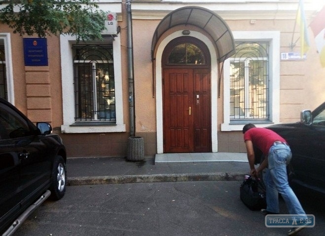 Сотрудники СБУ проводят обыск в департаменте муниципальной безопасности Одесского горсовета