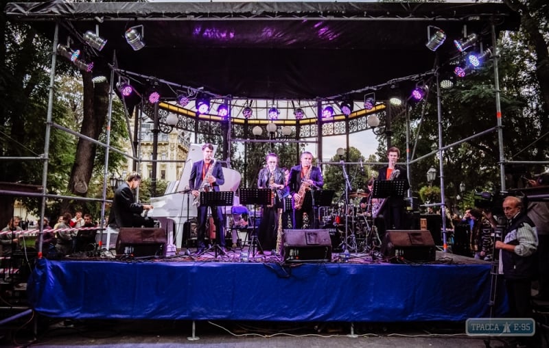 Джаз-фестиваль в Одессе стартовал концертом под открытым небом в Горсаду (фоторепортаж)
