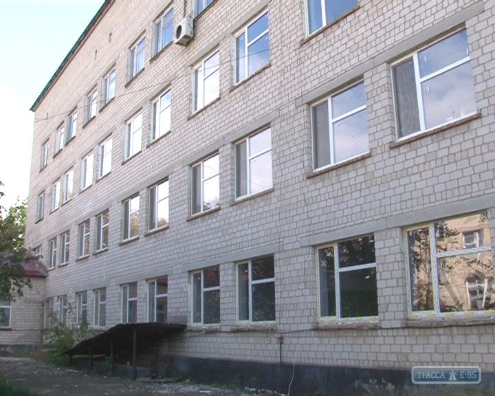 Любашевская районная больница благодаря новым окнам будет экономить на энергоносителях 
