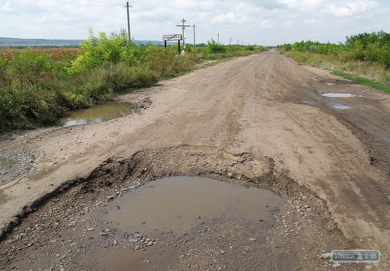 Ремонт одной из худших дорог стартовал в Любашевском районе