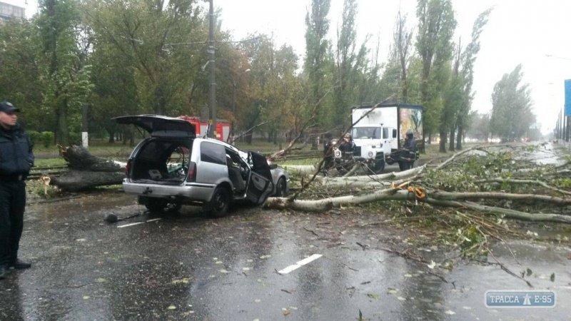 Количество жертв непогоды в Одессе увеличилось до двух