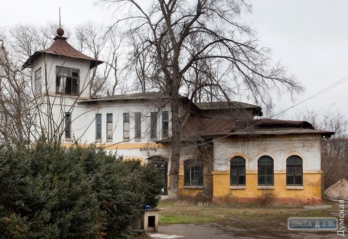 На Люстдорфской дороге в Одессе снесли старинный особняк (фото)