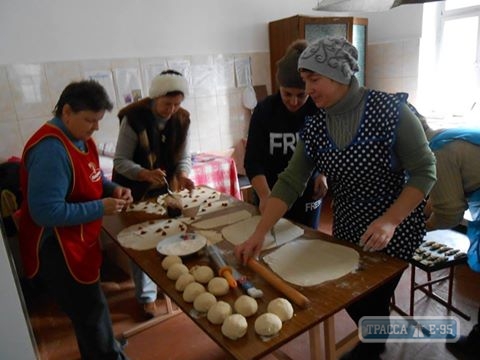 Жители Кодымского района собрали продукты и лекарства для бойцов АТО