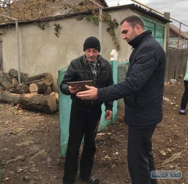 Одесская ОГА наградила мужчину, спасшего четырех детей из горящего дома