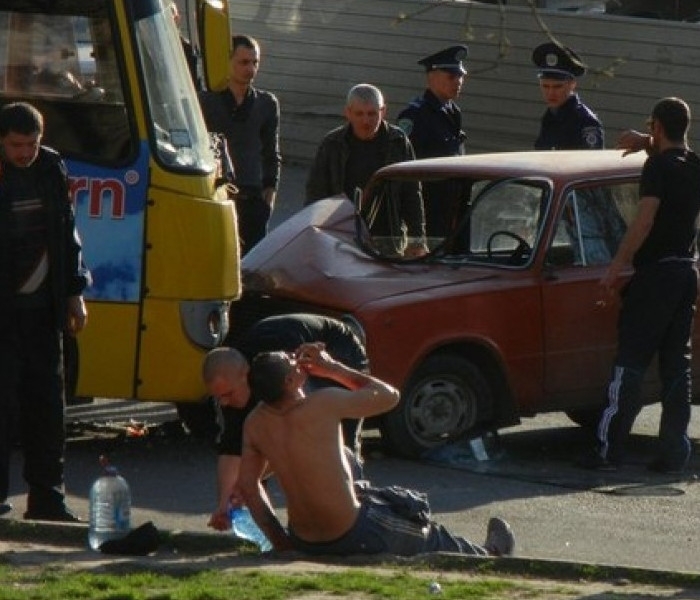 Маршрутка с пассажирами смяла автомобиль в Одессе (фото)