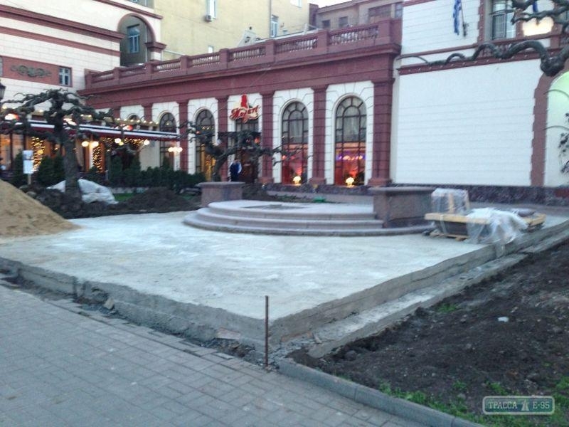 Инициаторы установки памятника Ойстраху назвали мэра Одессы вандалом и пожалуются на него Януковичу