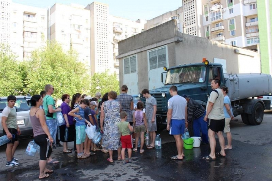 Город Южный под Одессой уже сутки без воды (фото)