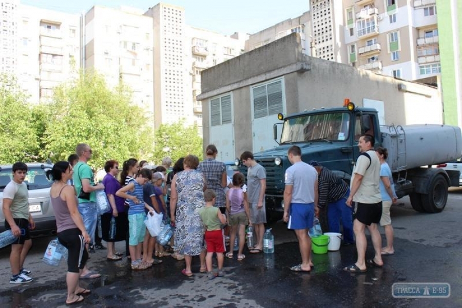 Коммунальщики восстановили водоснабжение в городе-спутнике Одессы