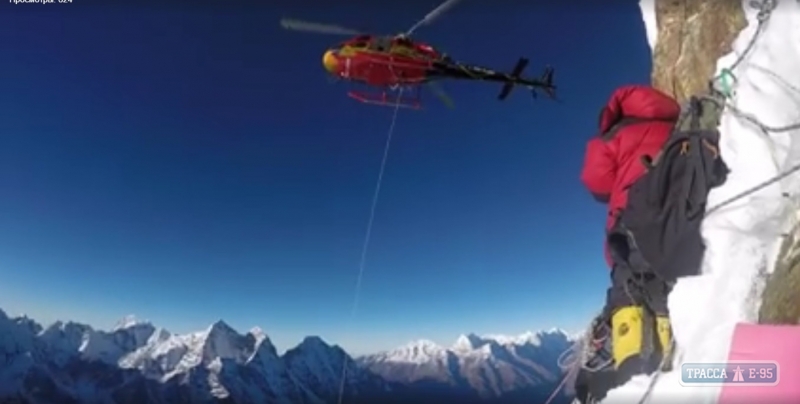 Мастерство непальского пилота спасло жизнь одесского альпиниста в Гималаях