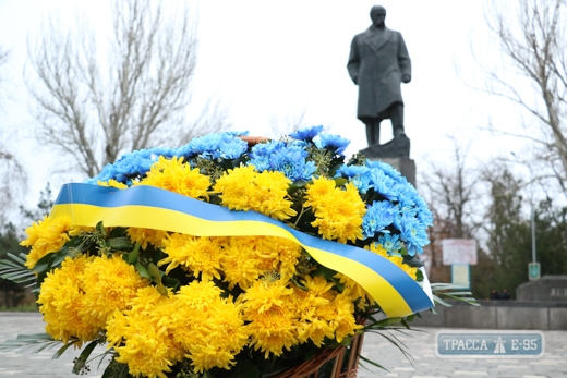 Власти Одессы и области отметили День достоинства и свободы возложением цветов (фото)