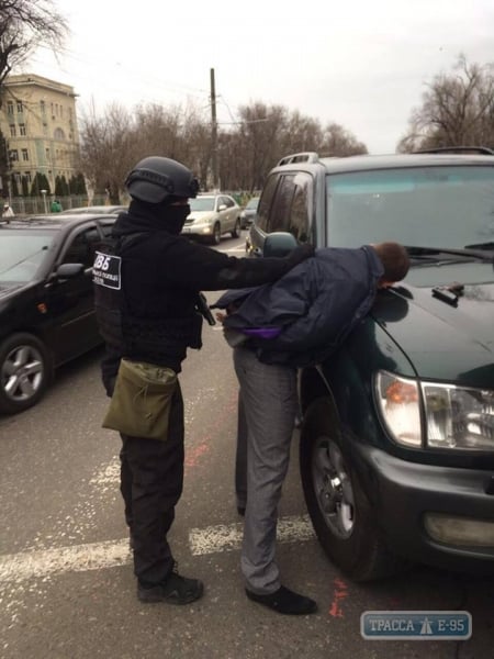 Полицейский и общественники-антикоррупционеры попались на взятке в Одессе