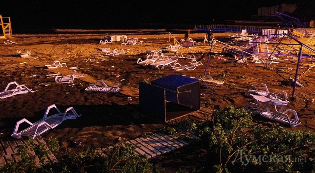 Ураган уничтожил одесские пляжи (фото)
