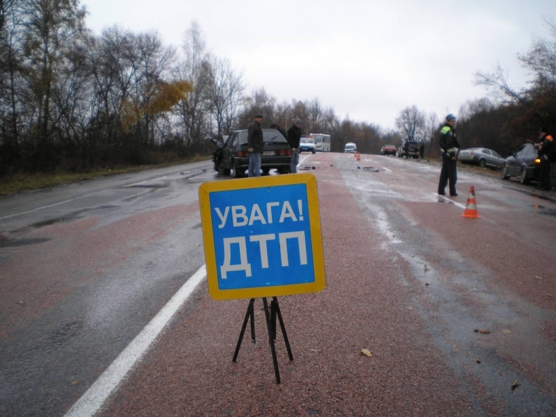 Легковушка въехала в столб в Ширяево Одесской области. Водитель погиб