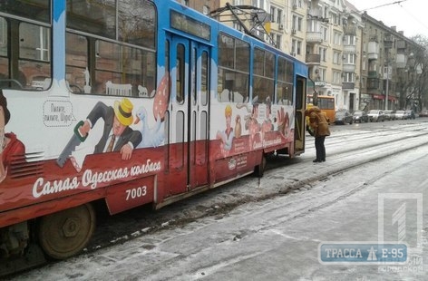 Трамвай сошел с рельсов в центре Одессы (фото)