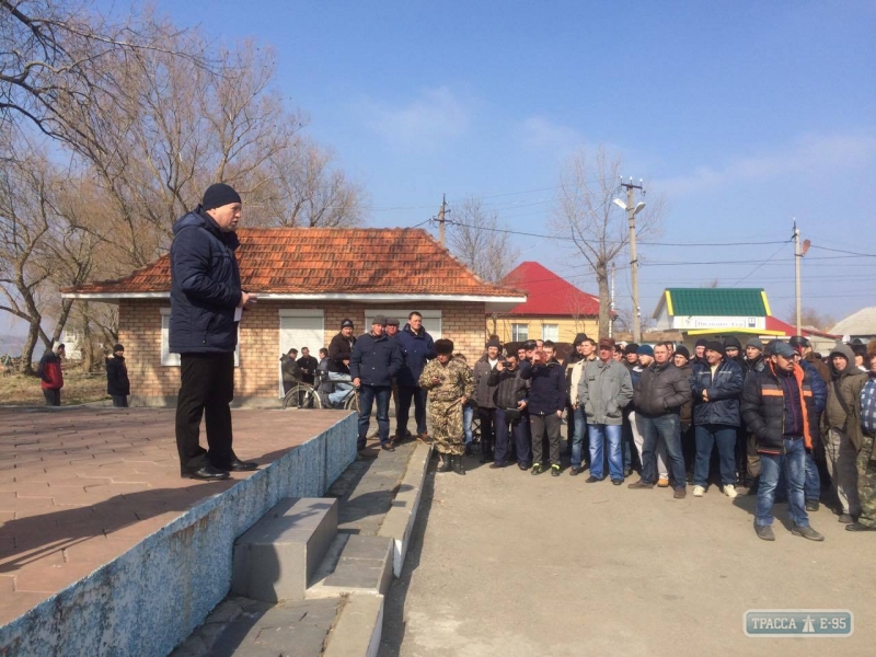 Рыбаки в Вилково перекрыли Дунай, требуя разрешить им промысел