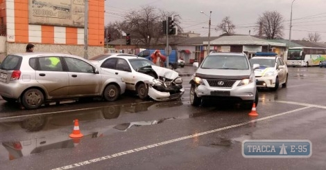 Три автомобиля столкнулись на Балковской в Одессе (фото)