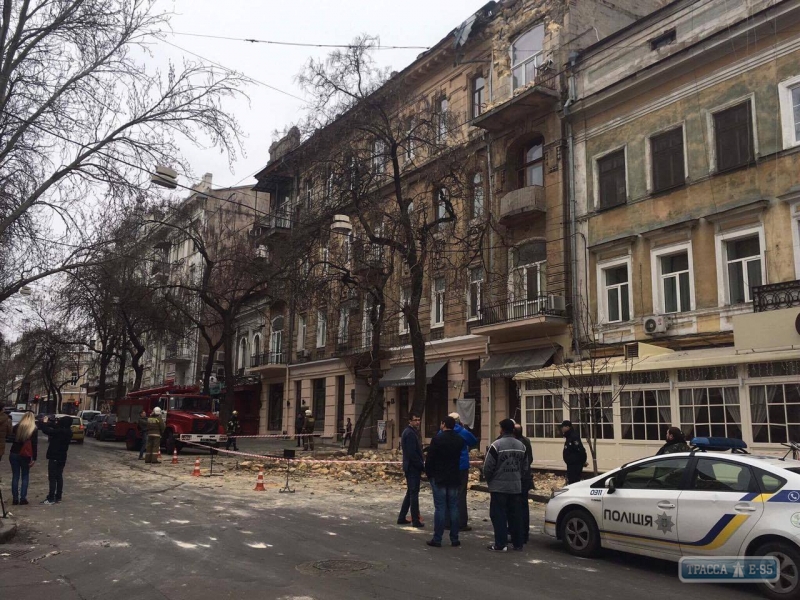 В центре Одессы обрушился фасад дома (фото)