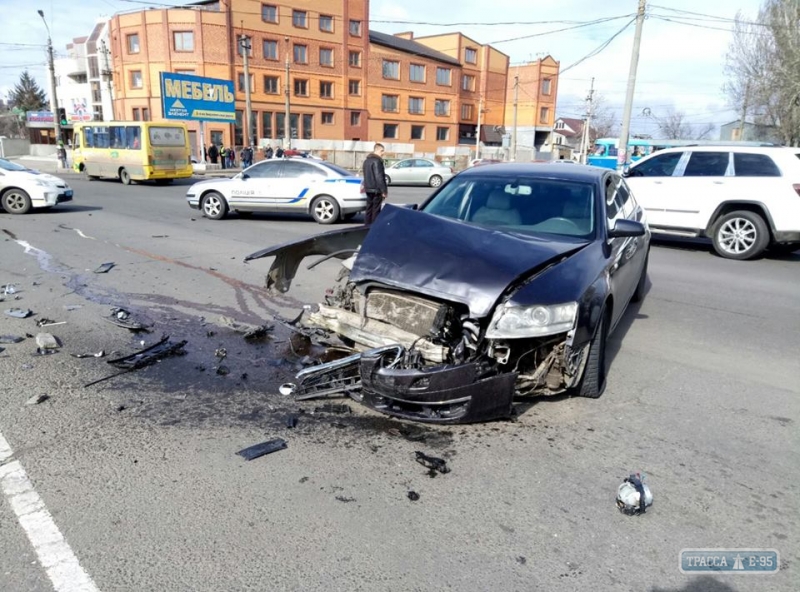 ДТП парализовало движение с поселка Котовского в Одессе (фото)