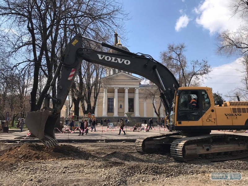 Масштабная стройка у Соборной площади продолжается (фоторепортаж)