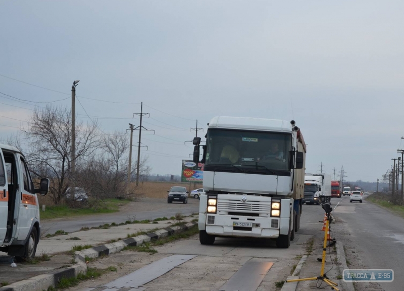 Передвижной весовой комплекс заработал возле Затоки, чтобы сохранить проезжаемость дорог