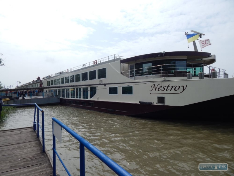 Швейцарское круизное судно зашло в порт на Дунае в Одесской области 