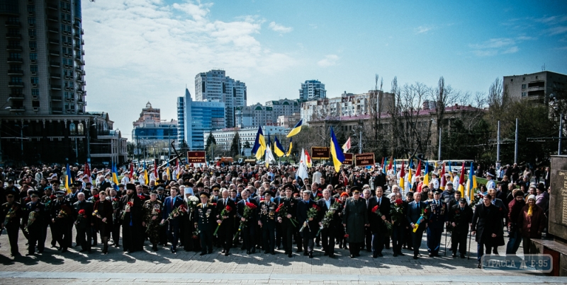 Одесситы отмечают День освобождения города от фашистских захватчиков (фоторепортаж)