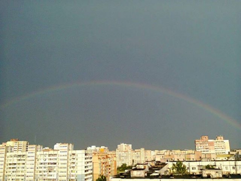 Тропический ливень обрушился на элитный поселок под Одессой, а на поселке Котовского – радуга (фото)