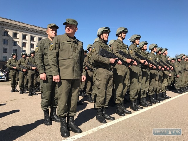 Строевой смотр правоохранителей состоялся на Куликовом поле Одессы в преддверии 2 мая (фото)