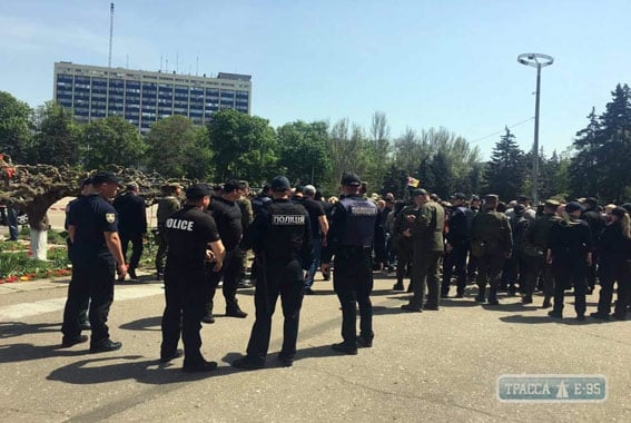 Полиция ищет взрывчатку в Доме профсоюзов в Одессе (фото)