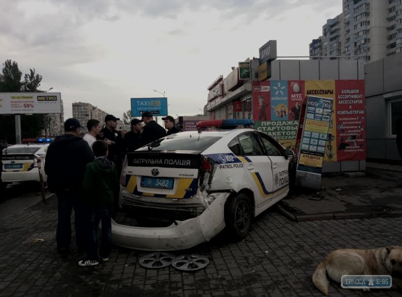 Автомобиль патрульной полиции попал в ДТП на поселке Котовского в Одессе (фото)