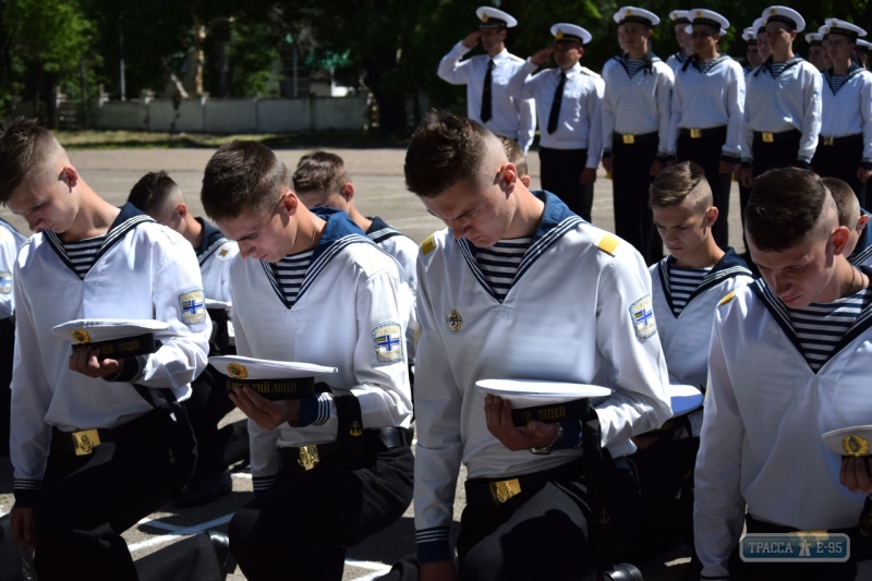 14 летний военный. Мариупольский морской лицей. Военный лицей Одесса. Погоны морской лицей. Украинская форма лицеистов.