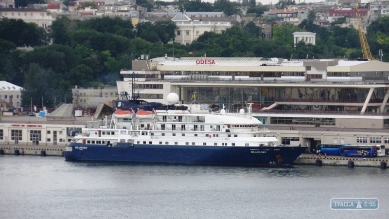 Круизный лайнер пришвартовался в Одесском порту