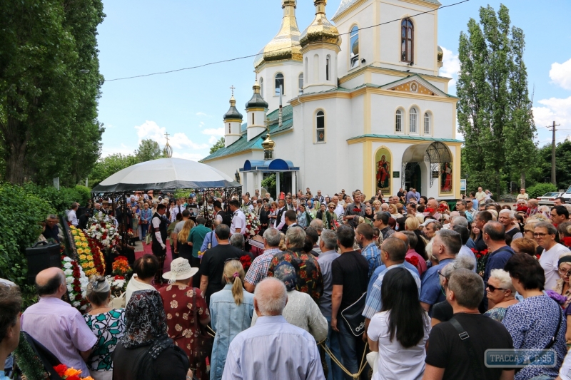 В Одессе простились с известным телеведущим Григорием Кваснюком (фото)