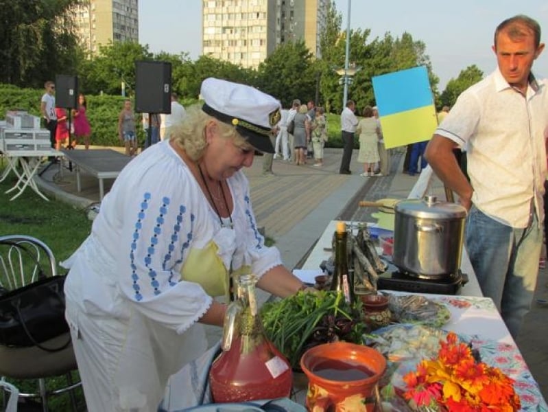 Масштабные народные гулянья прошли в городе-спутнике Одессы по случаю юбилея порта (фото)