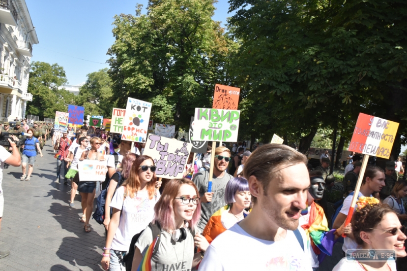 Марш равенства в Одессе: полиция вывезла участников парада на автобусах (фото)