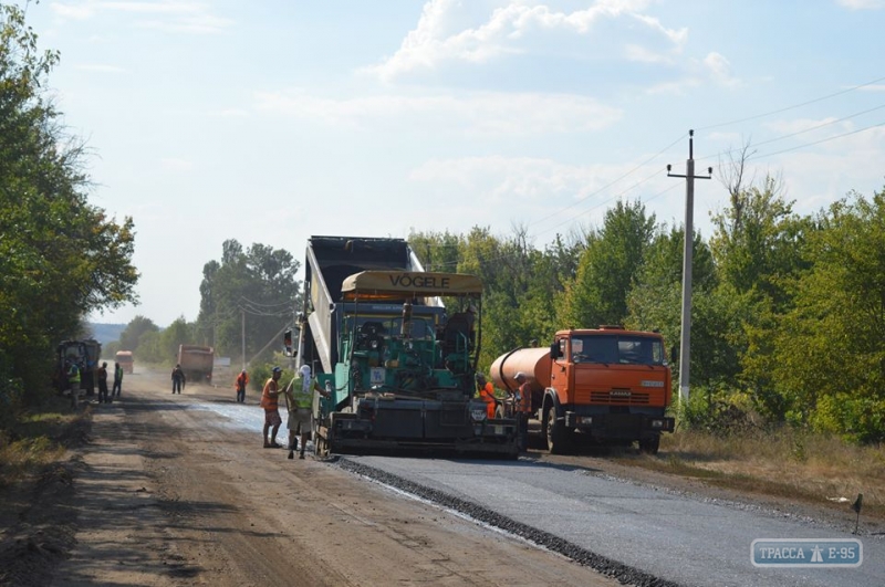 Капремонт разбитой дороги начался в Балтском районе