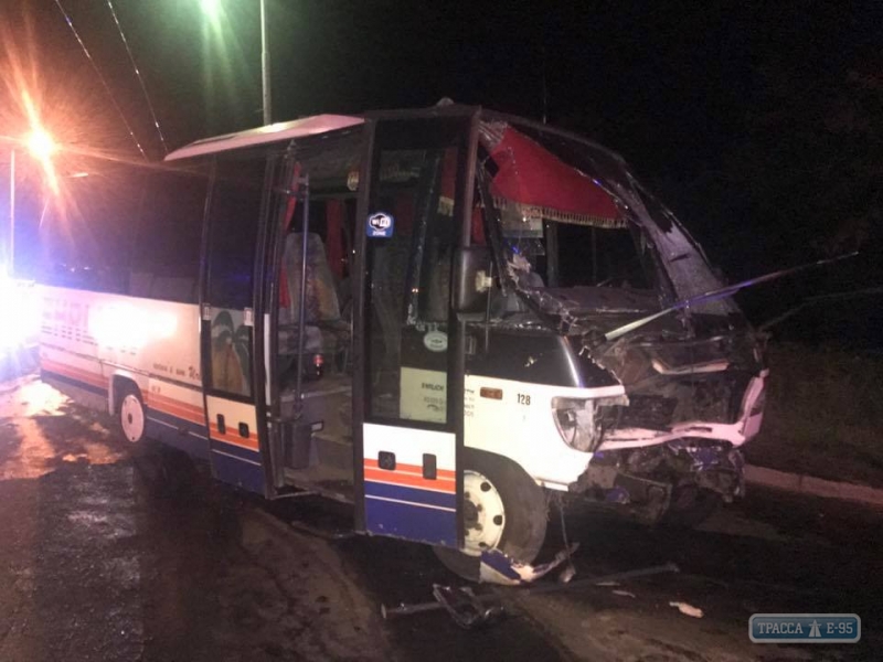 Внедорожник врезался в маршрутку в Одессе: один человек погиб, 12 - в больнице (фото)