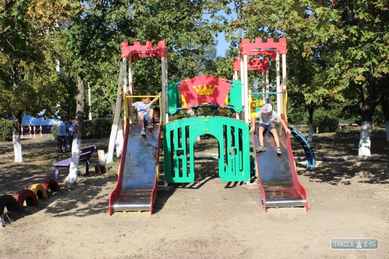 Новая детская площадка появилась в поселке Ивановского района Одесщины (фото)