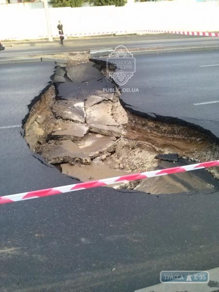 Провал дорожного полотна на Балковской будет устранен в ближайшее время