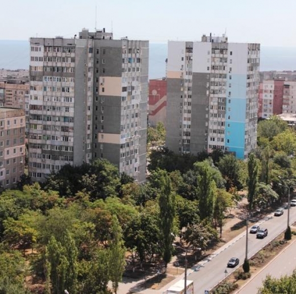 Мэрия Южного Одесской области перекрасит одну из высоток в бело-голубой цвет