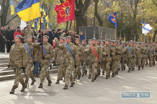 Одесситы отметили День достоинства и свободы возложением цветов к памятнику Шевченко